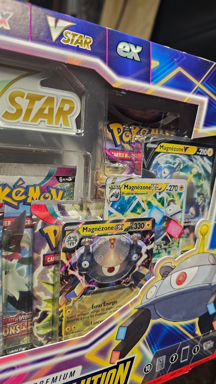 Coffret Pokémon Premium VSTAR – Pouvoirs en Évolution – NEUF SCELLÉ
- photo numéro 5