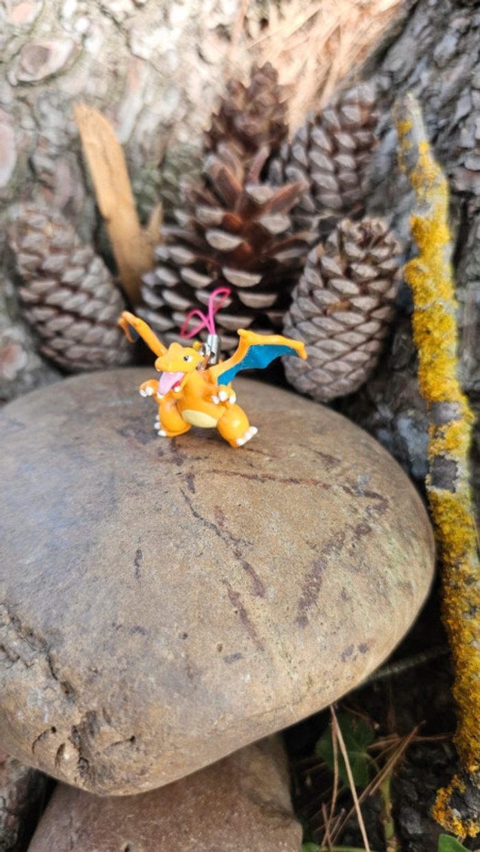 Super figurine Pokemon Nintendo porte clé Dracaufeu - photo numéro 3