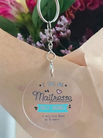 Porte clé acrylique cadeau maîtresse