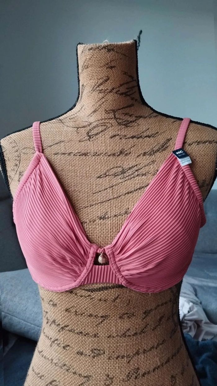 Haut de maillot de bain rose taille 90c