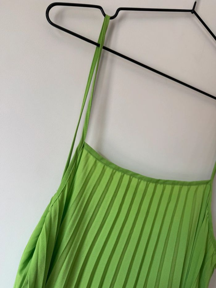 👗 Robe plissée mi-longue à bretelles fines - Vert- neuf sans étiquette - Mango - taille M - photo numéro 2