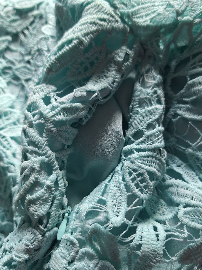 Magnifique robe turquoise toute en dentelle - photo numéro 4
