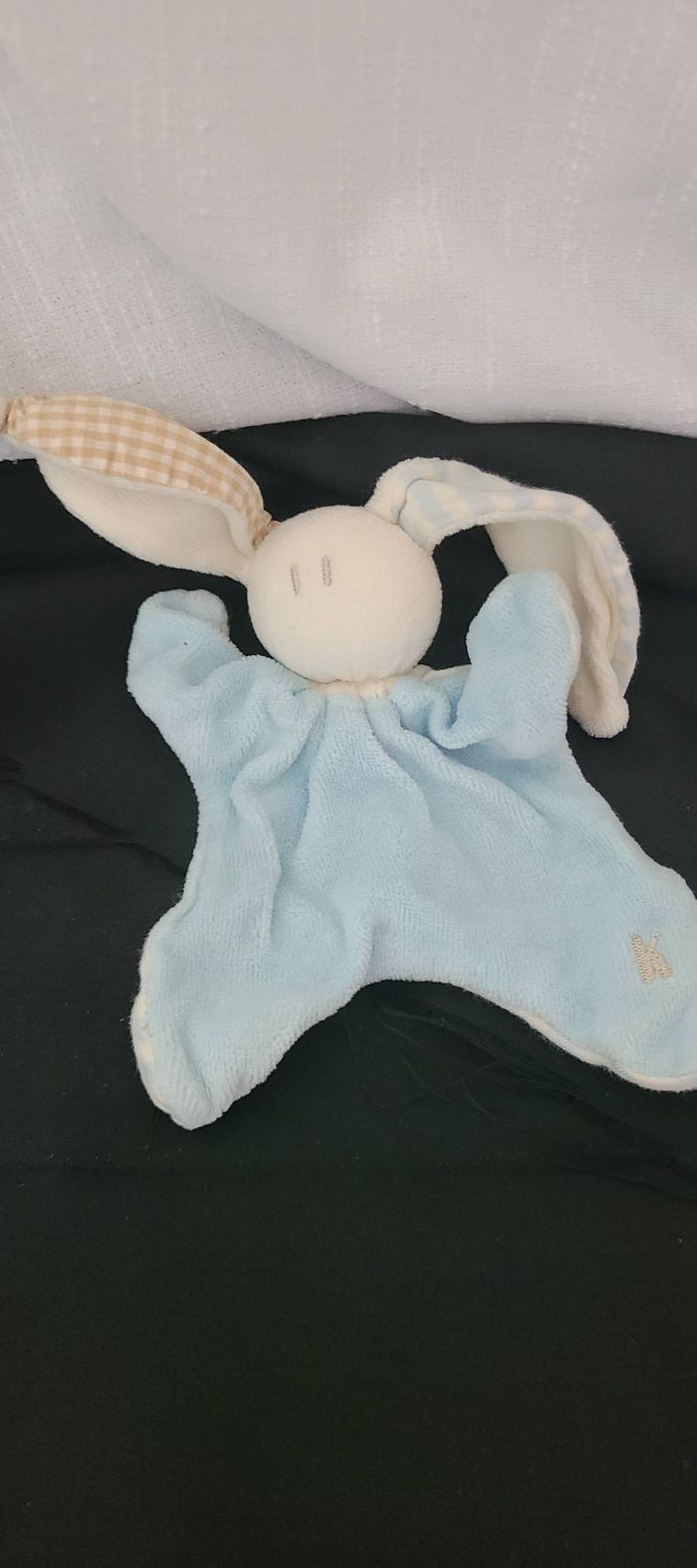 Doudou Peluche Plat Lapin Keptin Jr Ecru Et Bleu Little oddel coton bio Grelot