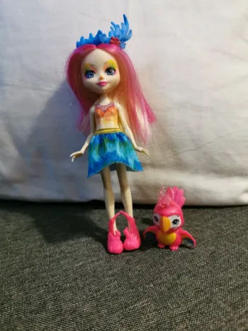 Enchantimals Peeki et son perroquet