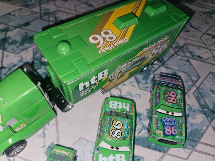 Disney Pixar Cars véhicule Camion Transporteur chick hicks 86 + voitures - photo numéro 5