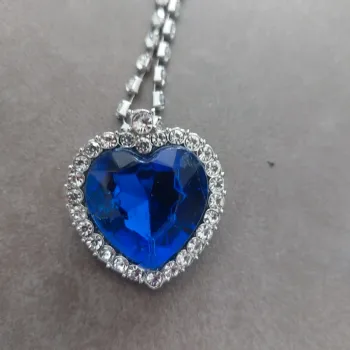 Pendentif  collier bleu le cœur de l océan