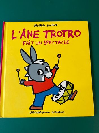 Livre L’âne Trotro fait un spectacle