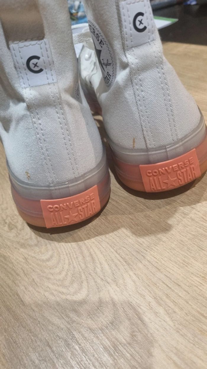 Converse hautes blanches 42 tbe semelle orange - photo numéro 2