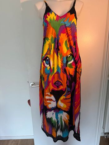 Magnifique Robe colorée avec lion
