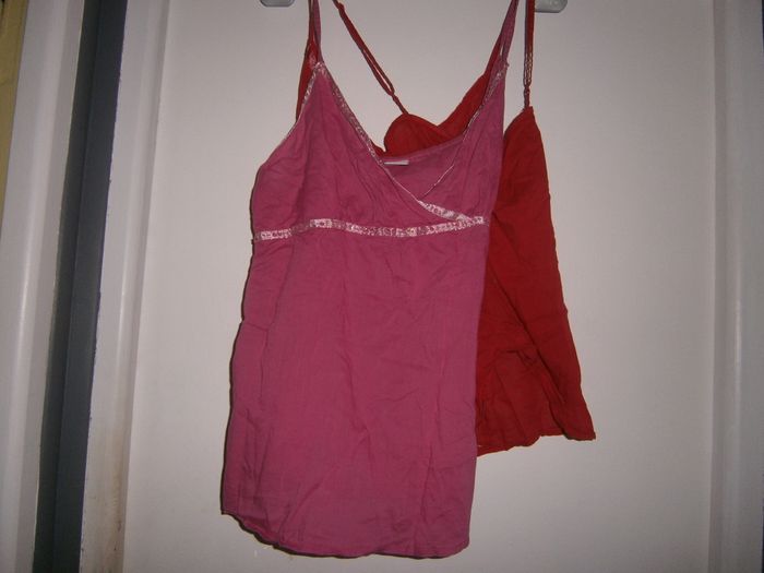 Lots, de petit haut, un rouge, et un fuchsia - photo numéro 10