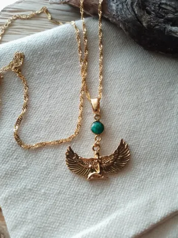 Collier déesse égyptienne avec connecteur en pierre d'émeraude brute