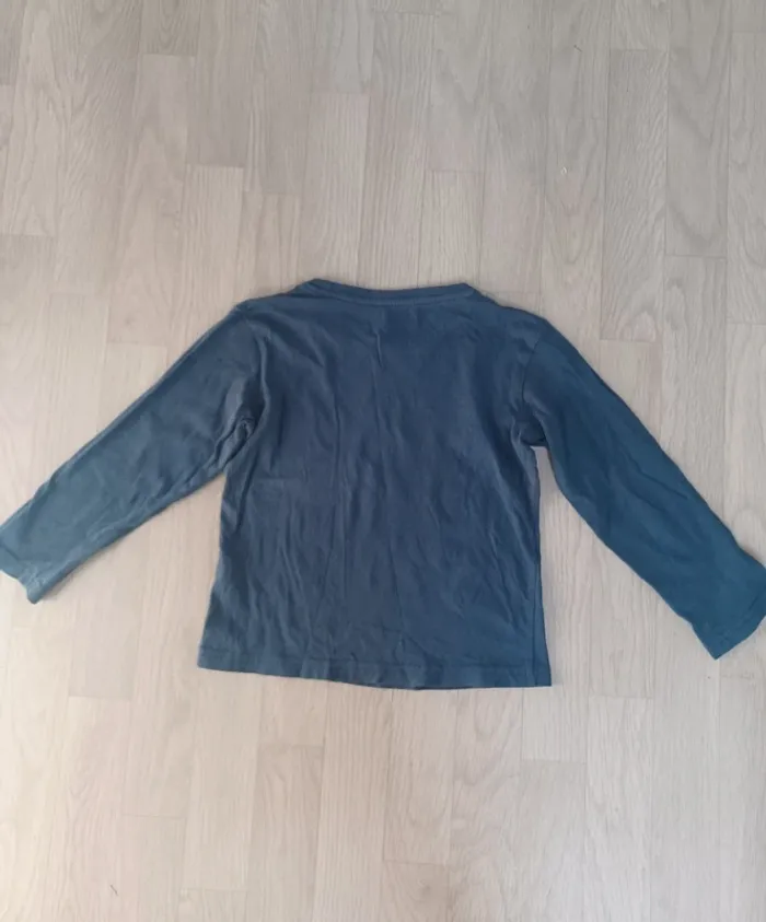 Lot t-shirt et 1 pull garçon 5 ans - photo numéro 14