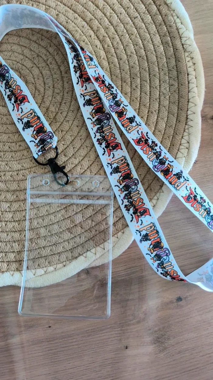 Lanière halloween avec pochette transparente
