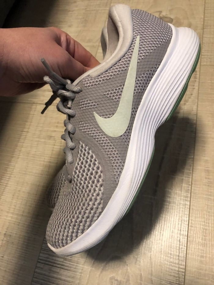 Baskets Nike Révolution 4 - pointure 36 - photo numéro 2