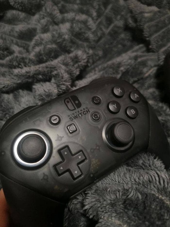 Nintendo Switch avec manettes - photo numéro 4