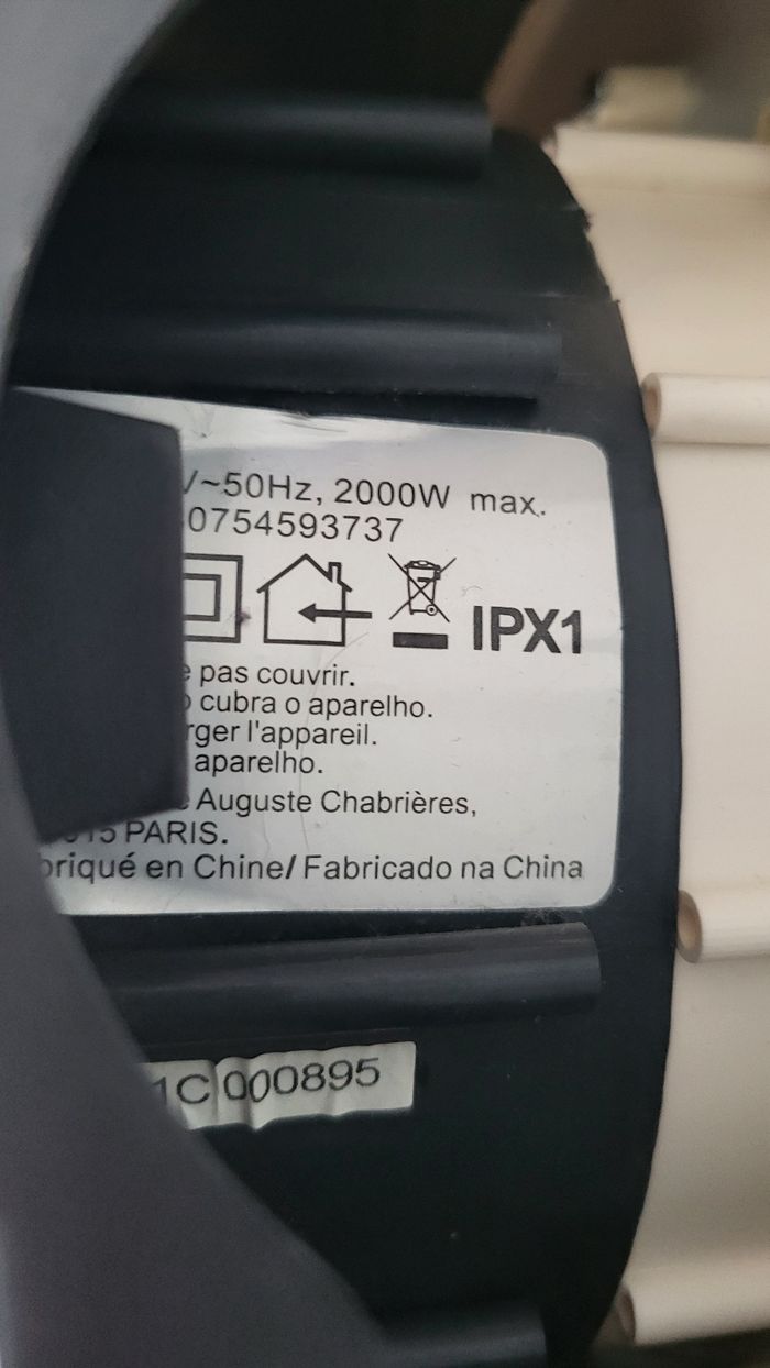 Chauffage- Radiateur ou ventilateur d'appoint attention bien lire l'annonce svp, 
✋️il fonctionne parfaitement par contre prévoir un nettoyage de l'interieur.💪
Prix : 10 euros
Envoi possible ou remise en main propre à Rueil-Malmaison (place - photo numéro 17