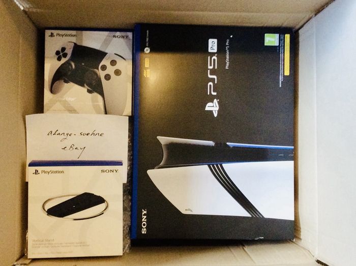 Sony PlayStation 5 Pro 2 To + Manette DualSense Edge + Casque PULSE Elite - photo numéro 2