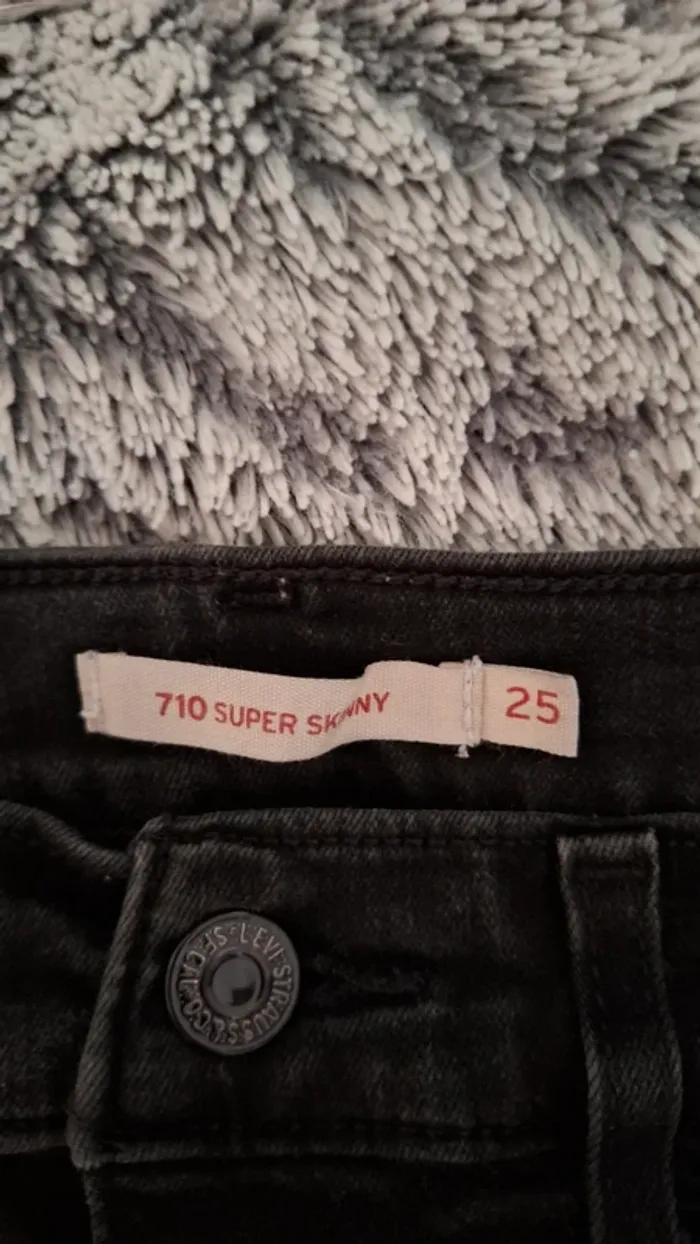 Jeans levis noir - photo numéro 3