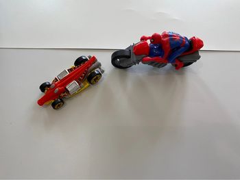 Lot jouets kinder maxi Hot Wheels et Spiderman