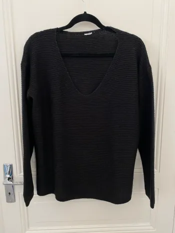 Pull noir col V Véro Moda