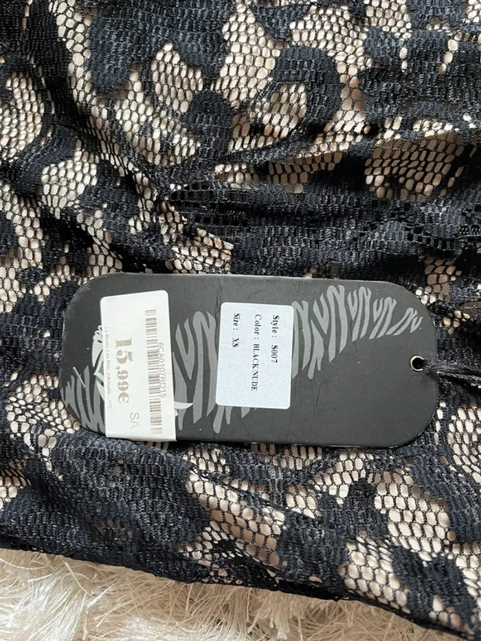 Robe dentelle nude noire neuve avec étiquette 34 - photo numéro 3