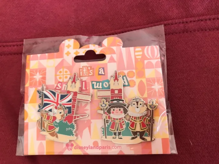 Pin’s « It’s a small word » tic et tac OE