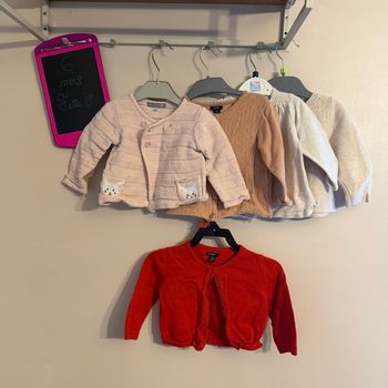 Lot de 5 gilets en mailles - T6mois - Marques diverses