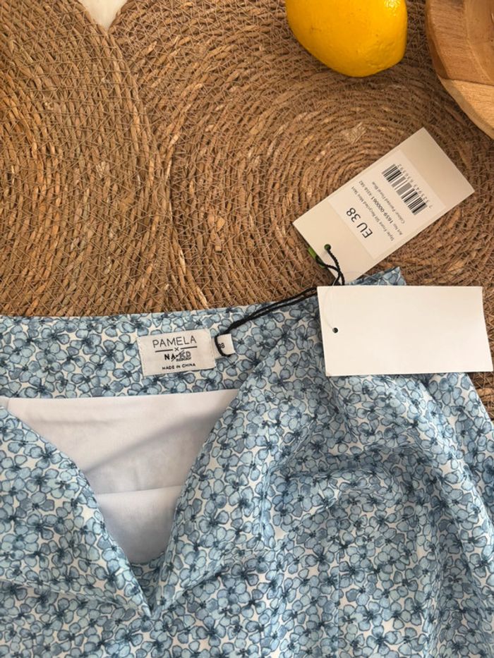 Jupe Na-Kd bleue à fleurs taille 38 EU = 40 FR - photo numéro 2