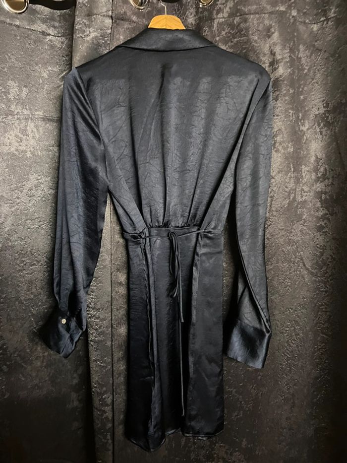Robe en satin bleu nuit - photo numéro 2