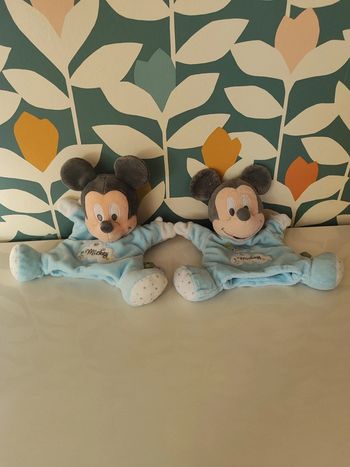 Peluche doudou marionnette Mickey Disney baby