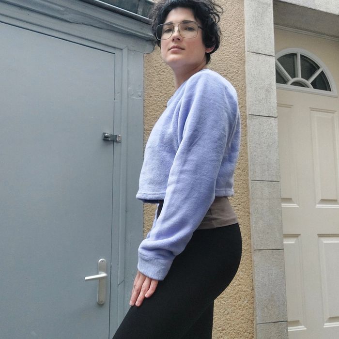 Joli pull court neuf bien pour taille 40 ou 42 - photo numéro 2