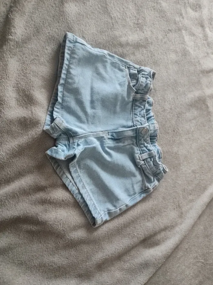 Short fille
