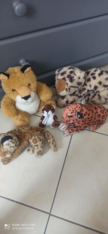 Lot de peluches leopards tigres et lionne