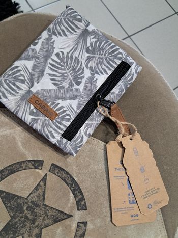 Pochette Cabaia gourde blanche feuilles grise