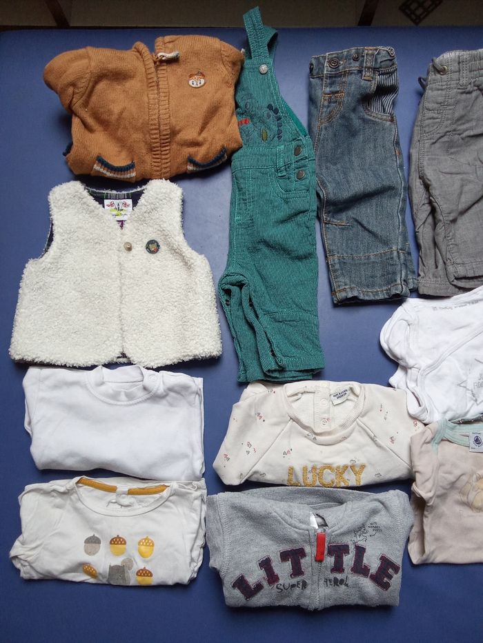Trousseau, Lot de 17  vêtements  hiver,  bébé garçon 6 mois, salopette, bodys, pull, gilet, jogging, jeans, bodys - photo numéro 2