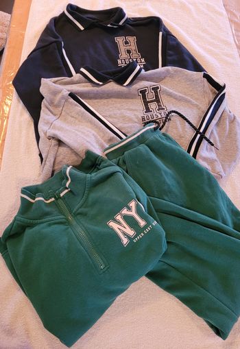 Lot deux sweats à col +donne 1 ensemble jogging