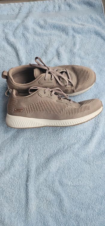 Basket Skechers mémoire de forme pointure 40