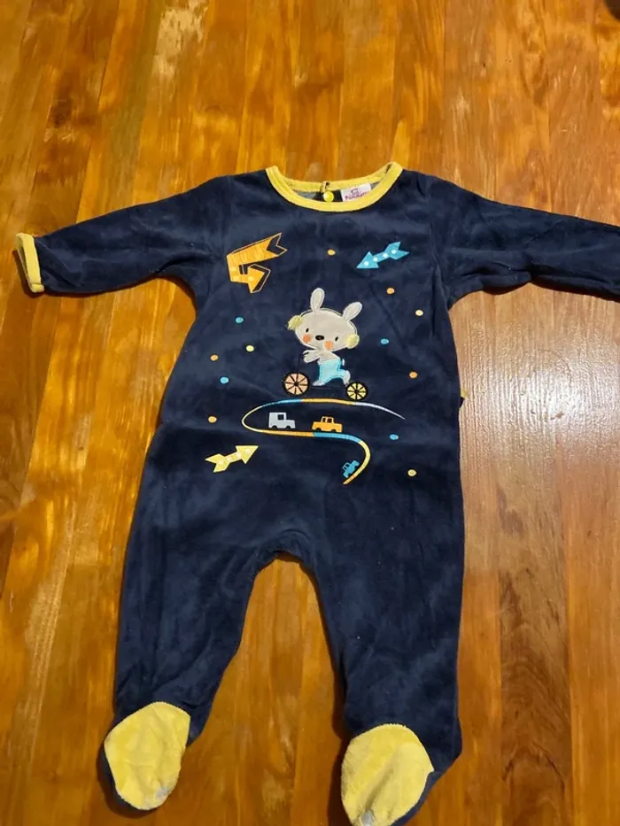 Lot de 3 pyjamas hiver 6mois - photo numéro 2