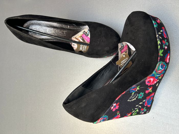 Chaussures noire fleuries Closer by Chaussea - Pointure 38 - photo numéro 2