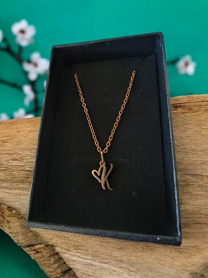 Pendentif acier inoxydable Lettre K prêt à offrir