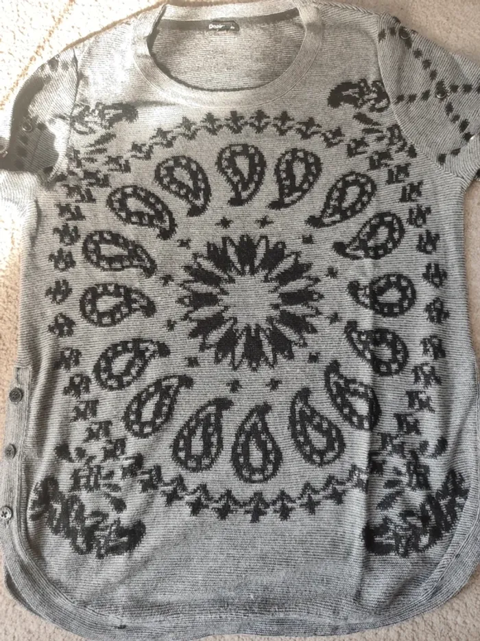 Magnifique pull léger gris/noir Desigual - photo numéro 2