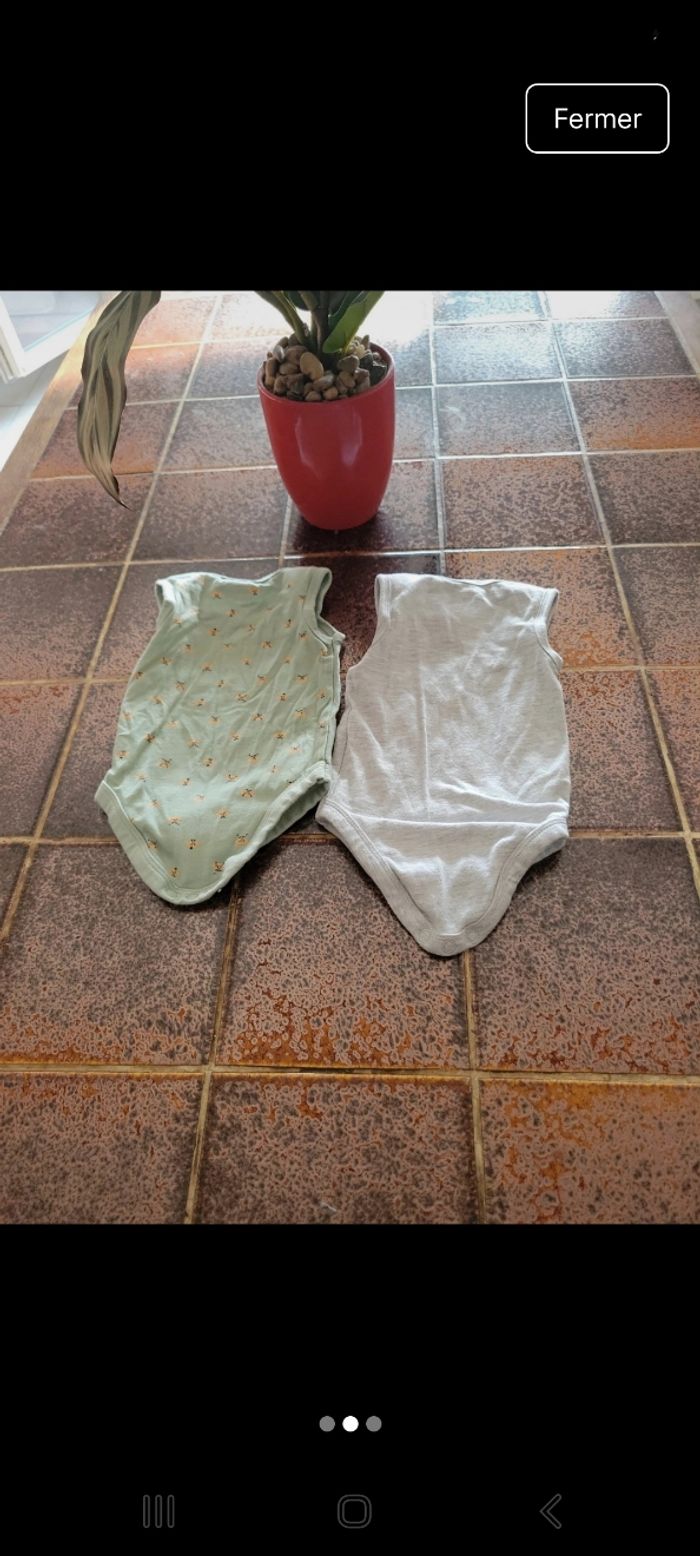 Lot 2 bodies sans manche