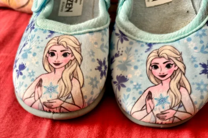 Chaussons ballerines bon état général taille 25 La reine des neiges - photo numéro 4