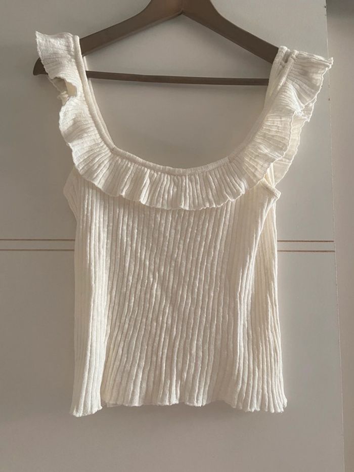 Top en maille blanc crème mango à volants
