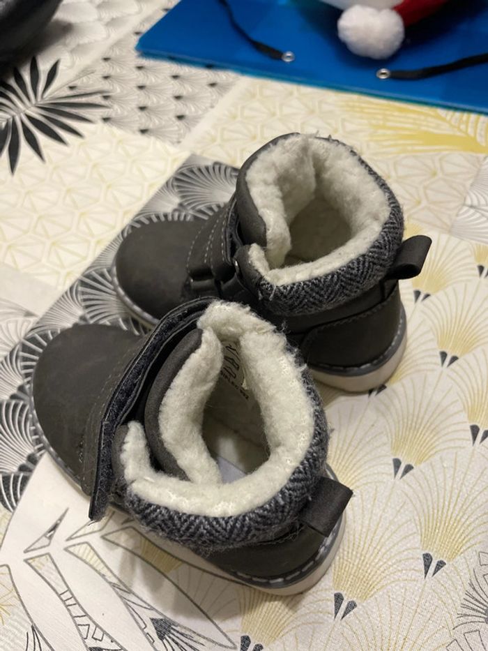 Chaussures montantes pointure 21 - photo numéro 3