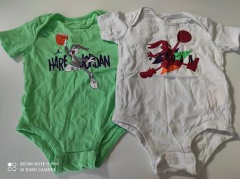 Lot 2 body neuf 6/9mois