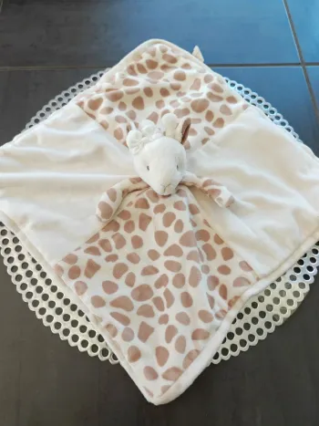Doudou Lucy la girafe
