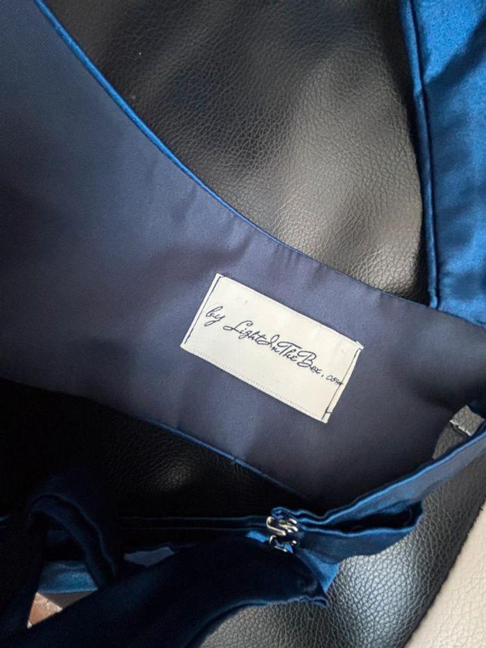 Robe bleu fluide avec traîne T38 - photo numéro 7