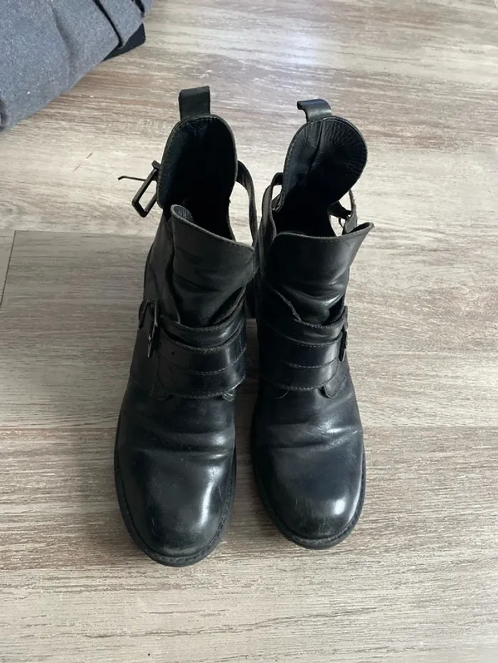 Boots en cuir à sangles noires - photo numéro 2