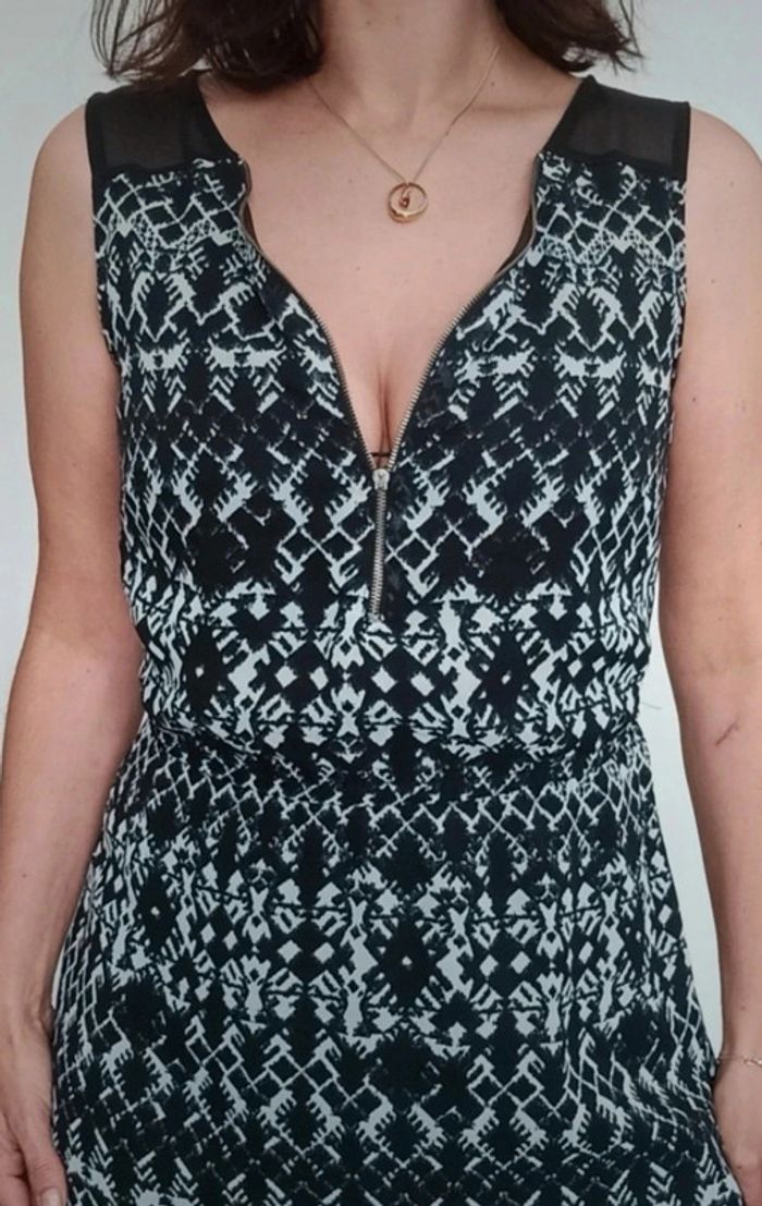 Robe décolleté zippé noire et blanche taille 36 - photo numéro 4